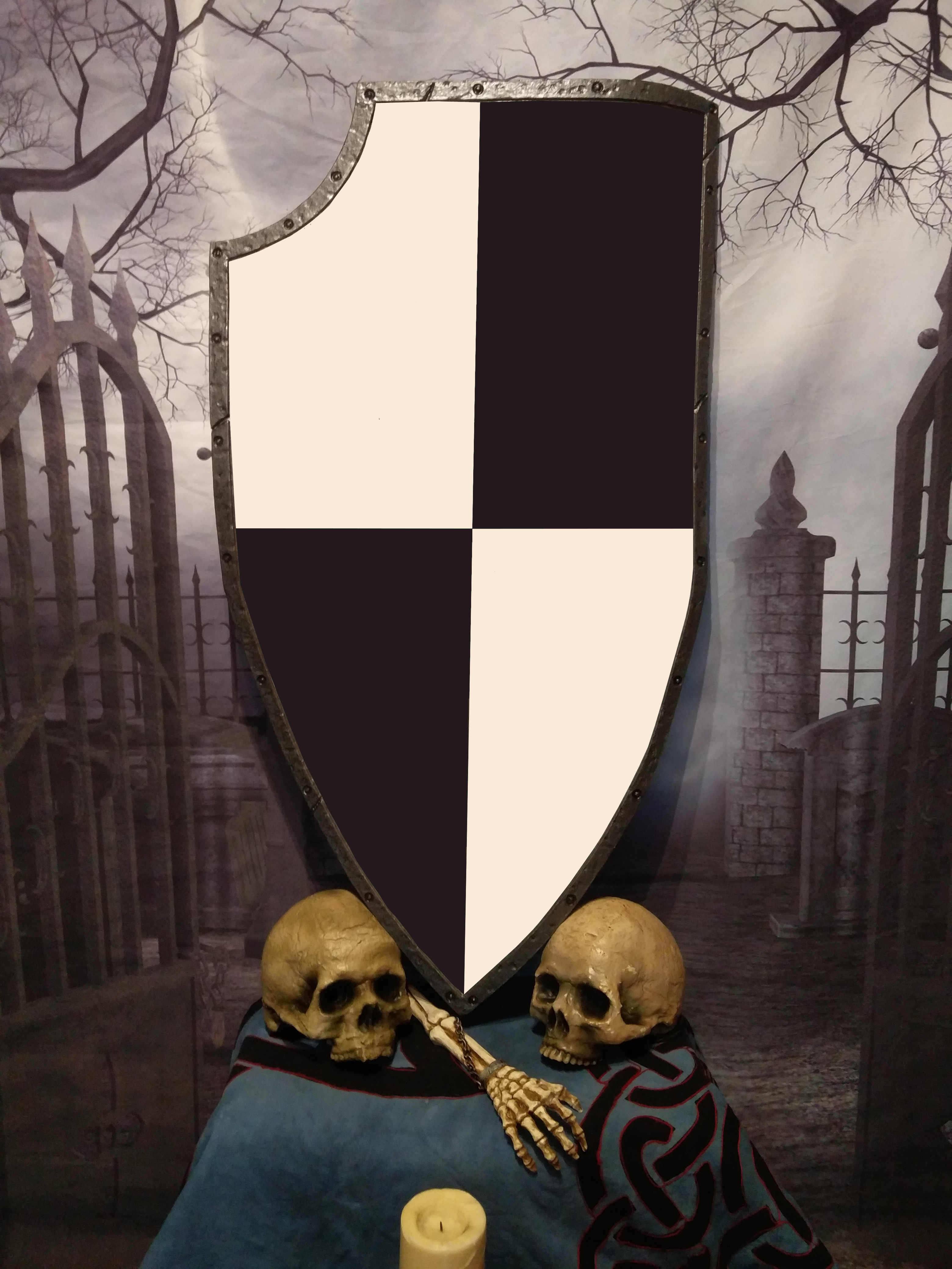 Knight's shield type 5 - 60/80/100cm - checkered black and white - handle type selectable